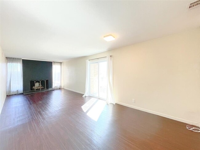 Building Photo - 3431 N Hills Dr