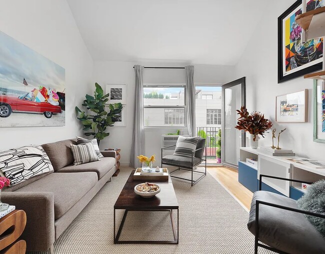 Building Photo - 211 Thompson St