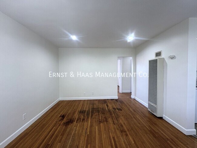 Building Photo - 230 E Hullett St