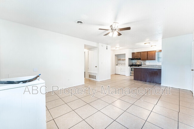 Foto del edificio - 1605 Juniper Cir