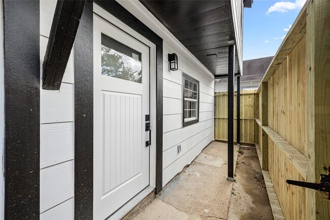 Building Photo - 3229 Holman St