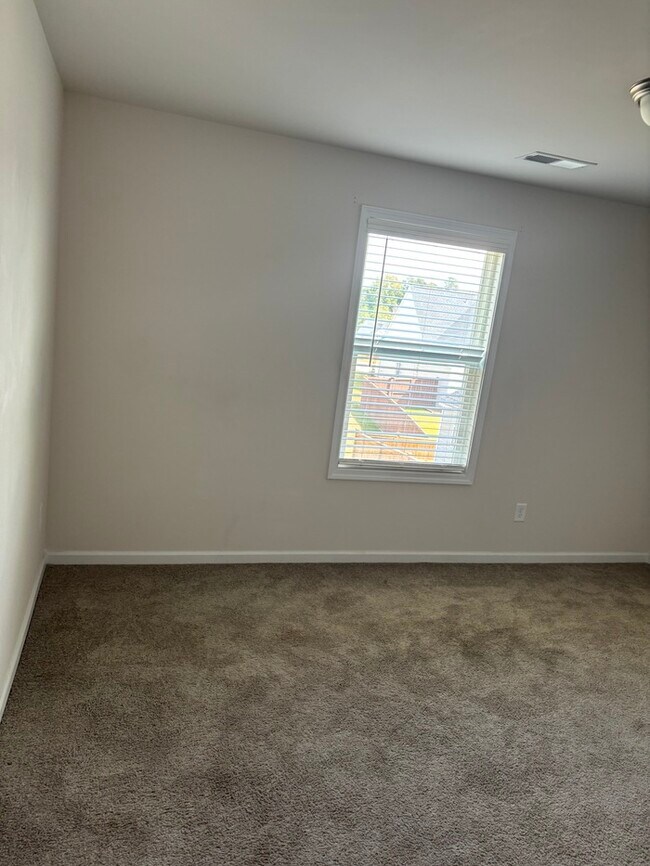 Building Photo - 28 Harvest Moon Dr