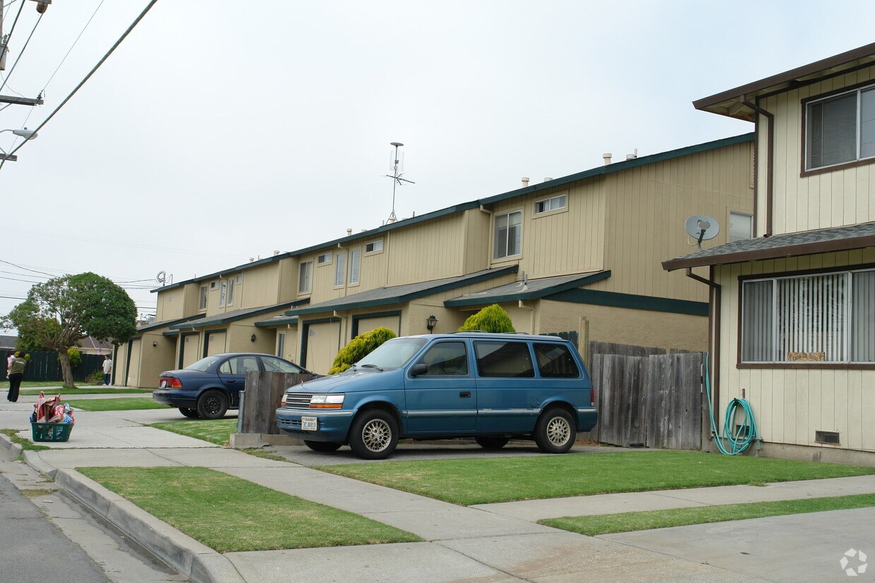 Primary Photo - 10541 Geil St