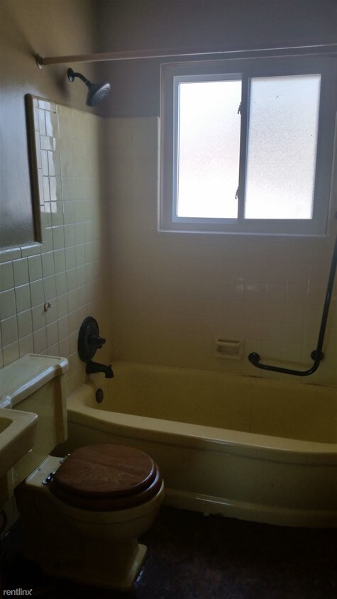 Building Photo - 3 br, 1 bath House - 12901 Visger St