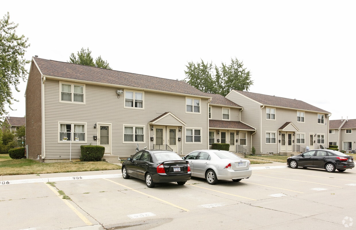 Canterbury Mews Cooperative Apartments in Canton, MI
