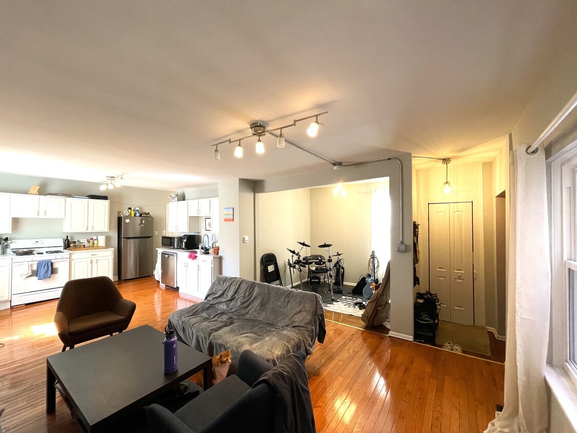 Primary Photo - 1256 N Bosworth Ave