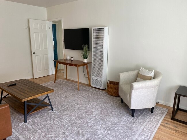 Foto del edificio - 14526 Dickens St