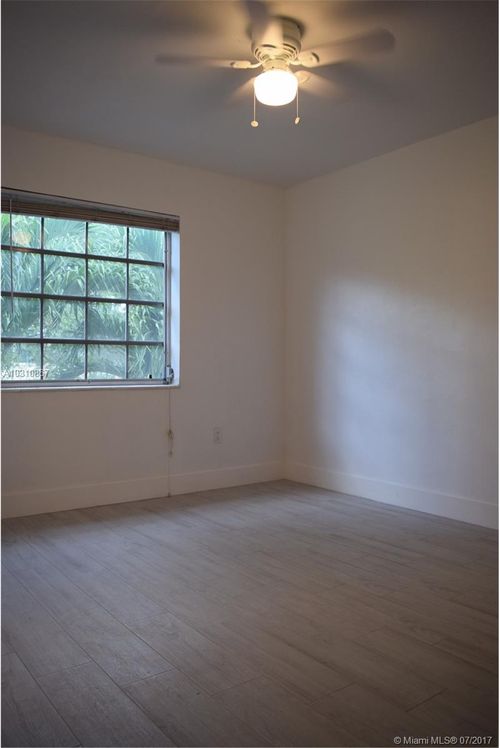 Building Photo - 427 Anastasia Ave