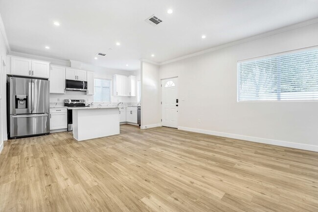 Foto del edificio - All solar new construction 3/3 house