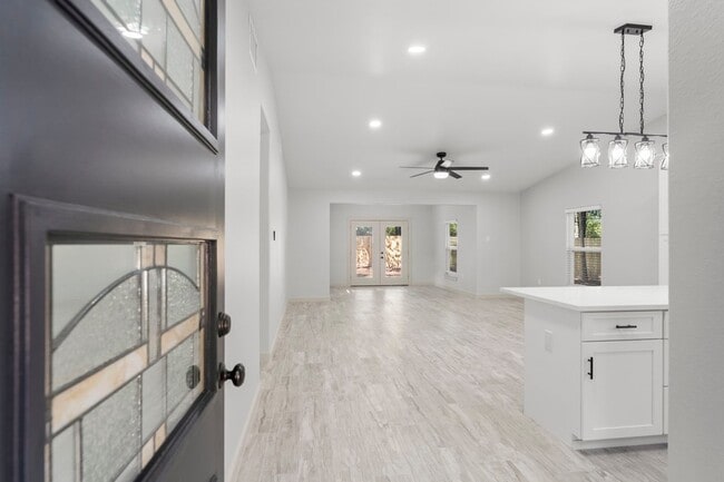 Building Photo - 5 Canyon Oak Pl