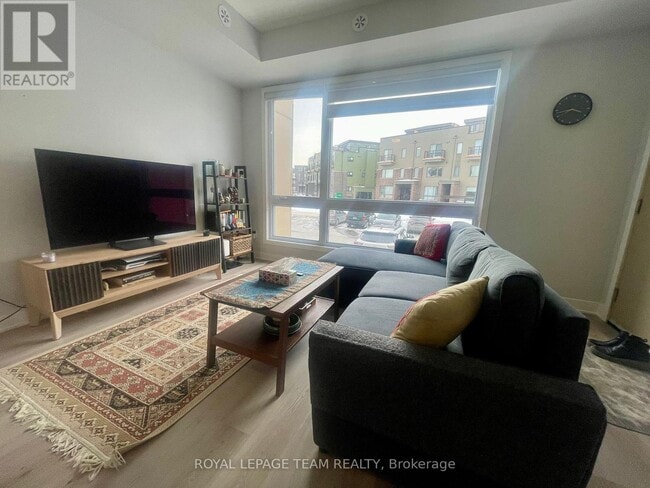 Building Photo - 230 Mishi Private