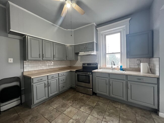 Foto del edificio - 816 E High St