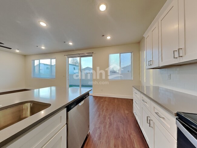 Building Photo - 11502 W Mesquite St