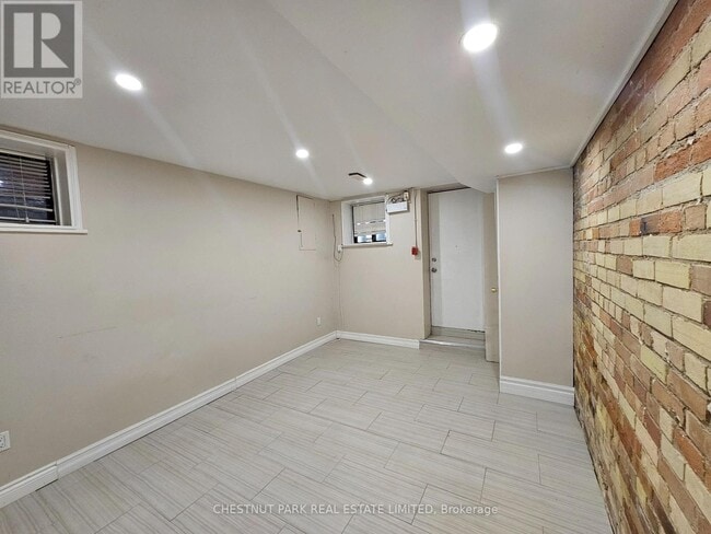 Building Photo - 149 Gerrard St E