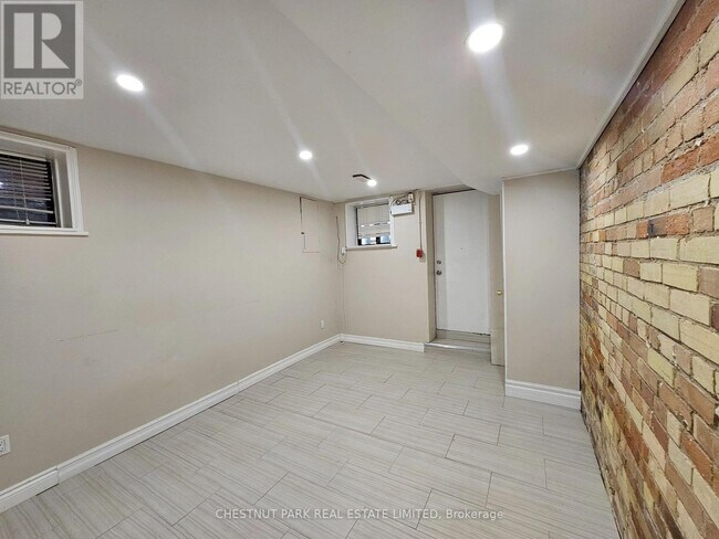Photo du bâtiment - 149 Gerrard St E