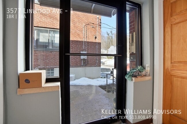 Building Photo - 3577 Linwood Ave