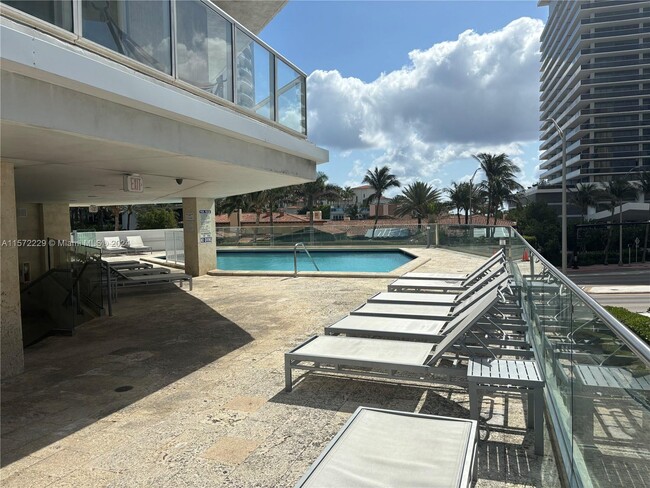 Building Photo - 5900 Collins Ave