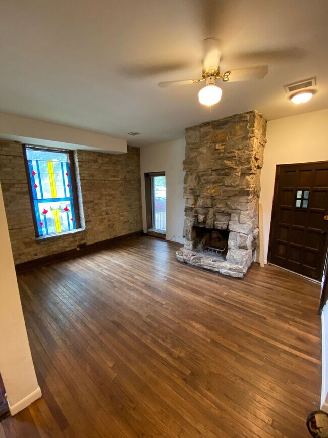 Building Photo - 1257 W Belden Ave