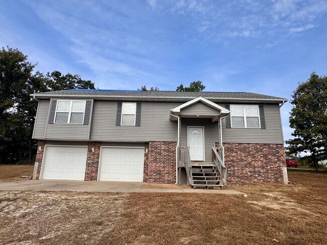 Foto del edificio - Three Bedroom Home In Waynesville/Freedom ...