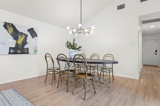 Building Photo - 2019 Wilcrest Dr