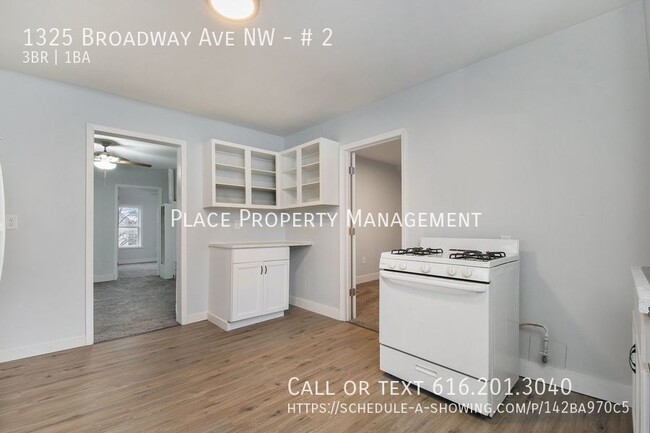 Foto del edificio - 1325 Broadway #2 - 3bed/1 Bath Upper unit