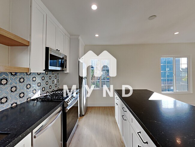 Foto del edificio - 3835 3rd Ave Apt 8