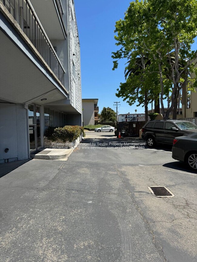 Foto del edificio - MOVE-IN READY 2BR/1.5BA Condo close to Ala...