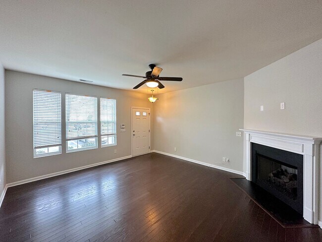 Foto del edificio - Great Townhome in Renaissance Park