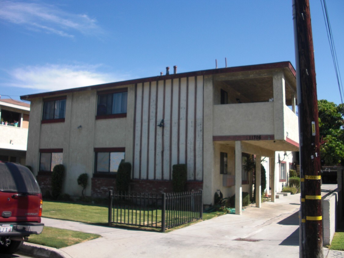 Primary Photo - 11706 Coldbrook Ave