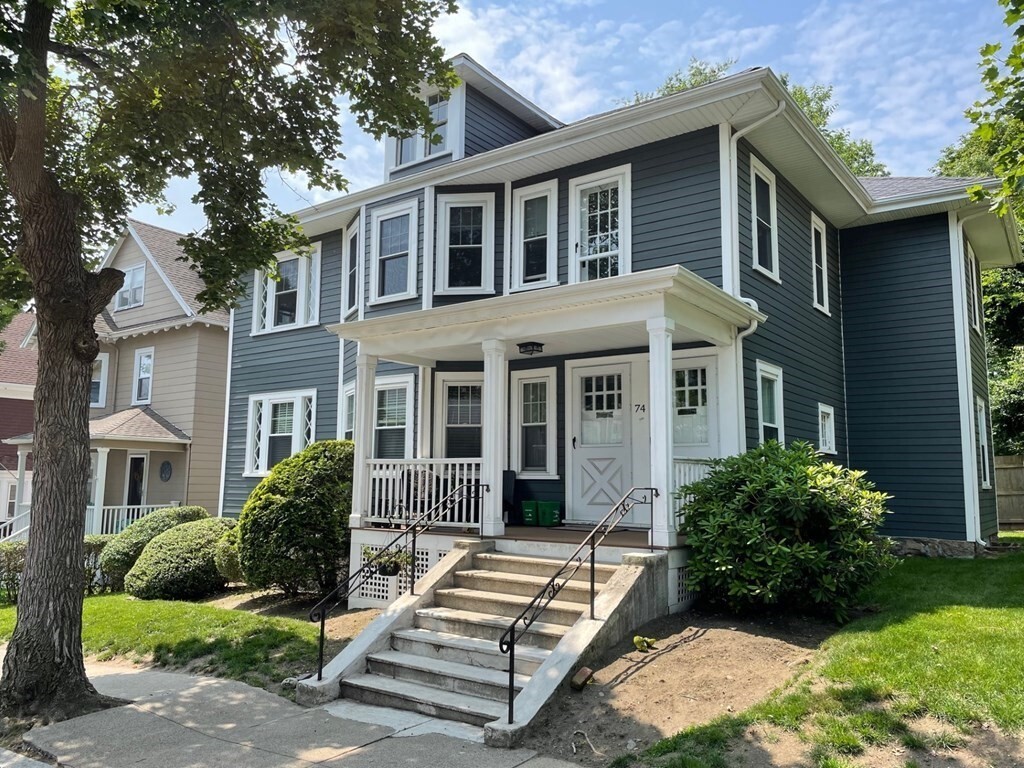 Foto principal - 74 Bradfield Ave