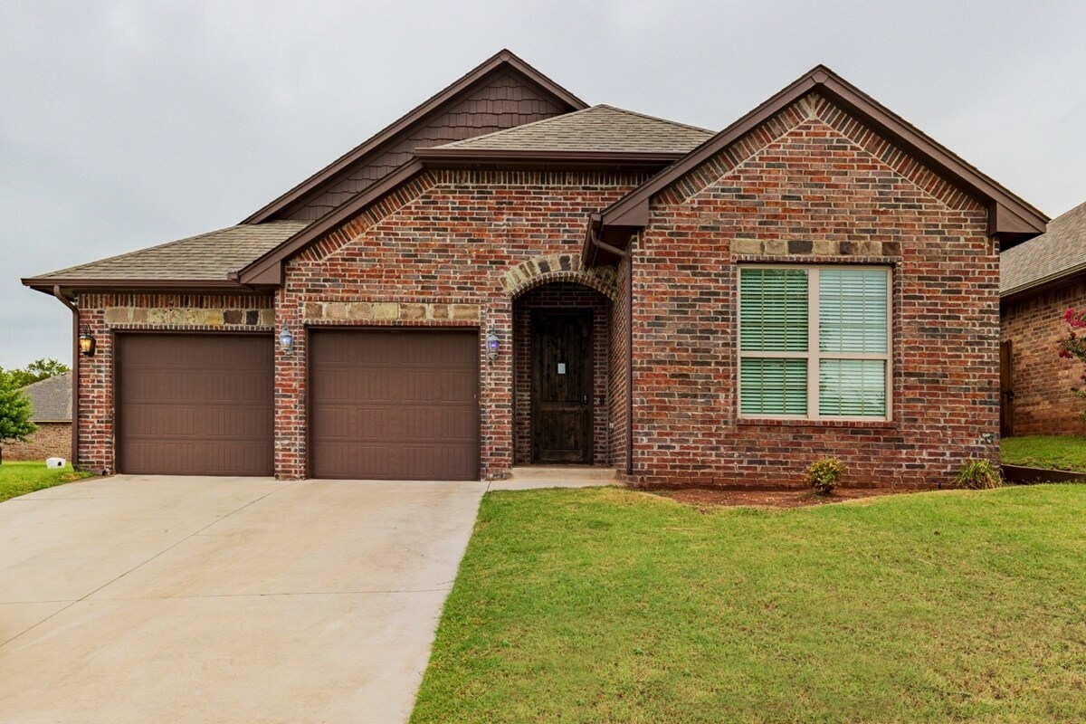 Photo - 600 Irish Ln (Yukon, OK)
