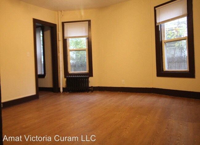 Building Photo - 18-20 Massasoit Pl