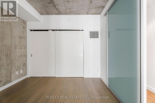Building Photo - 111 Bathurst St