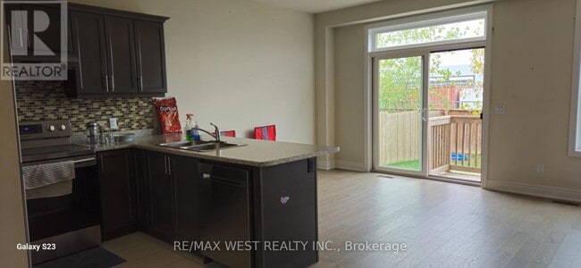 Photo du bâtiment - 24 Manhattan Ct.