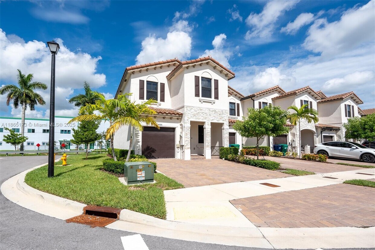 Primary Photo - 24720 SW 119th Pl