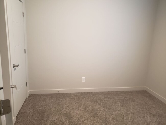 Building Photo - 2 bed 1 bath in Springville!!