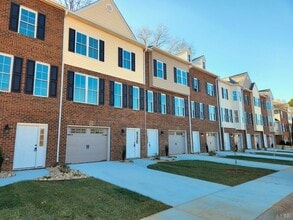 Building Photo - 3008 Hill St