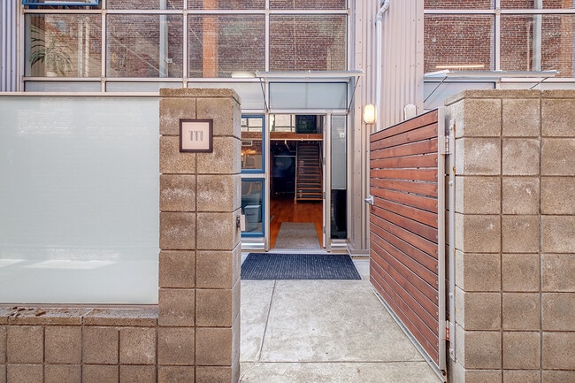 Photo - 650 Delancey St Apartment