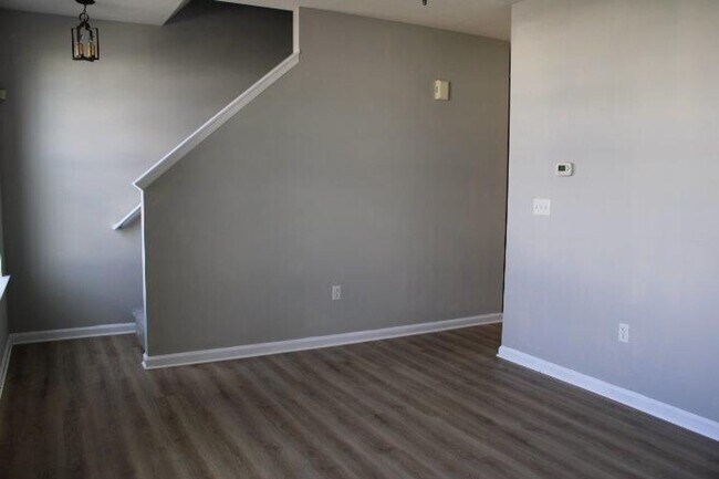 Foto del edificio - 3-Story Townhouse