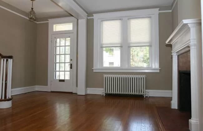 Building Photo - Beautiful Rowhome in Museum District!