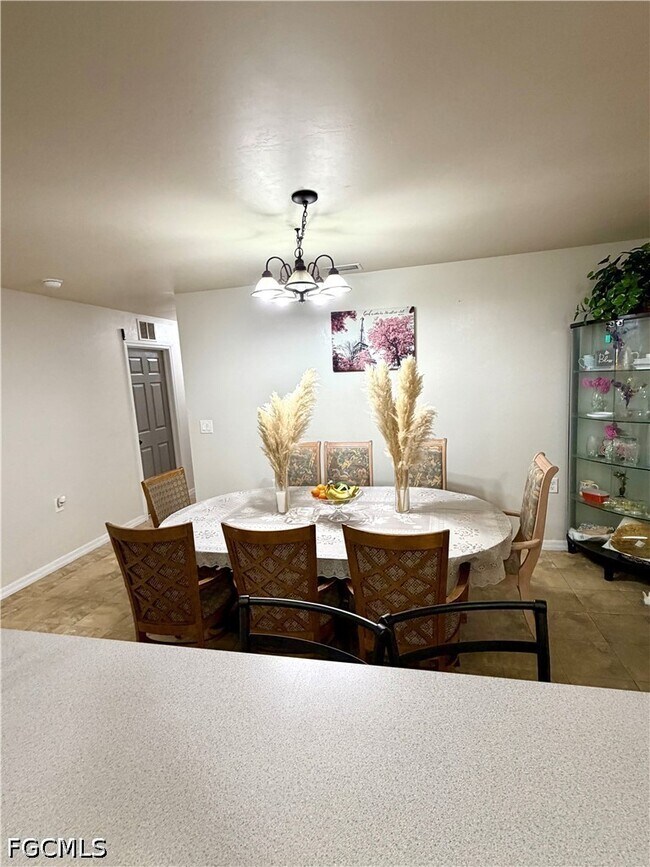 Foto del edificio - 5011 Moon Ln