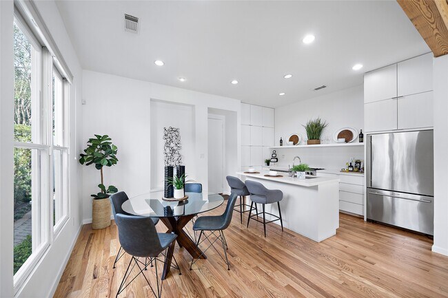 Foto del edificio - 2437 North Blvd