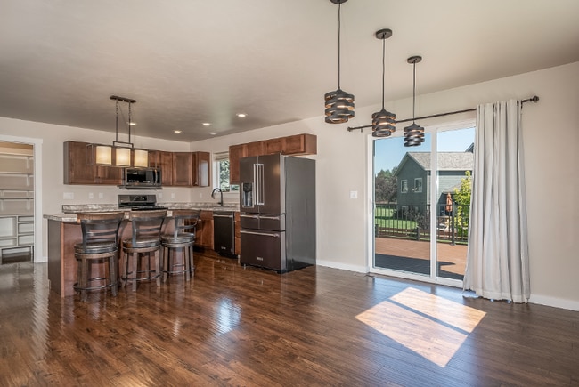 Building Photo - 402 Mill Creek Ct
