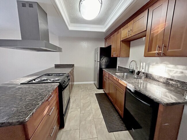 Foto del edificio - Bright and quiet two-story townhouse situated in the friendly Sunset Oaks community with an award...