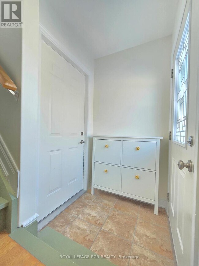 Building Photo - 341 Queensville Sideroad