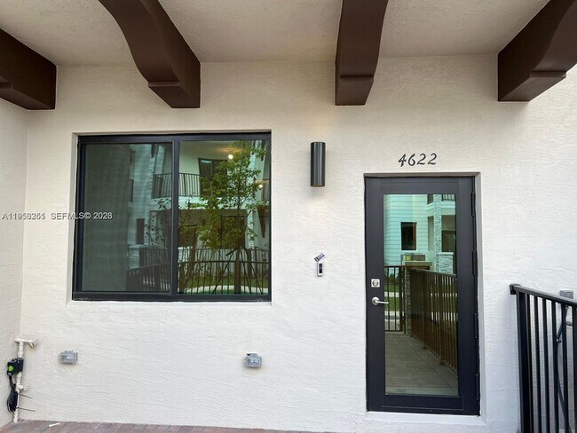 Foto del edificio - 4622 NW 83rd Path