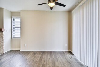 Building Photo - Apple Glen Apartments