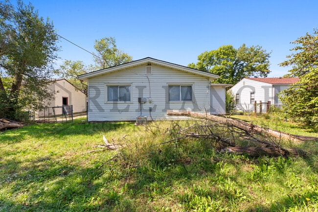 Building Photo - 3026 S Vine St