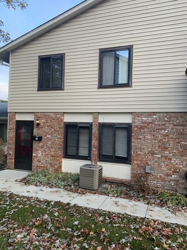 Front Entry - 107 Twilight Dr