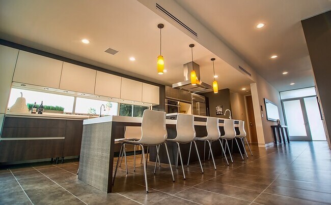Foto del edificio - 16500 Moorpark St